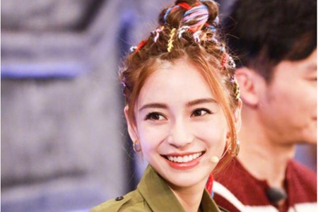 张天爱挑战粉色脏辫，女星都喜欢的编发原来是王菲玩剩的