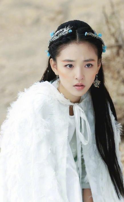 武大校花黄灿灿近照谁认得出来?求求女神安心拍写真,可别拍戏了