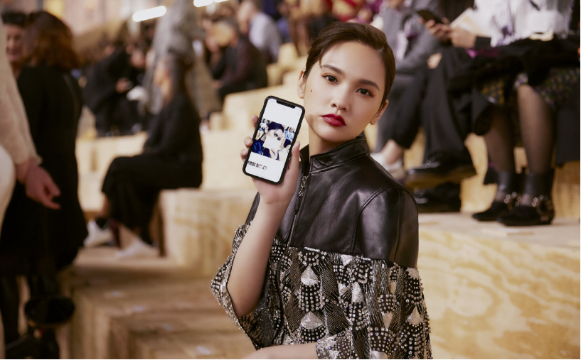 杨丞琳新造型穿皮质外套搭拼接色裤子,减龄时髦