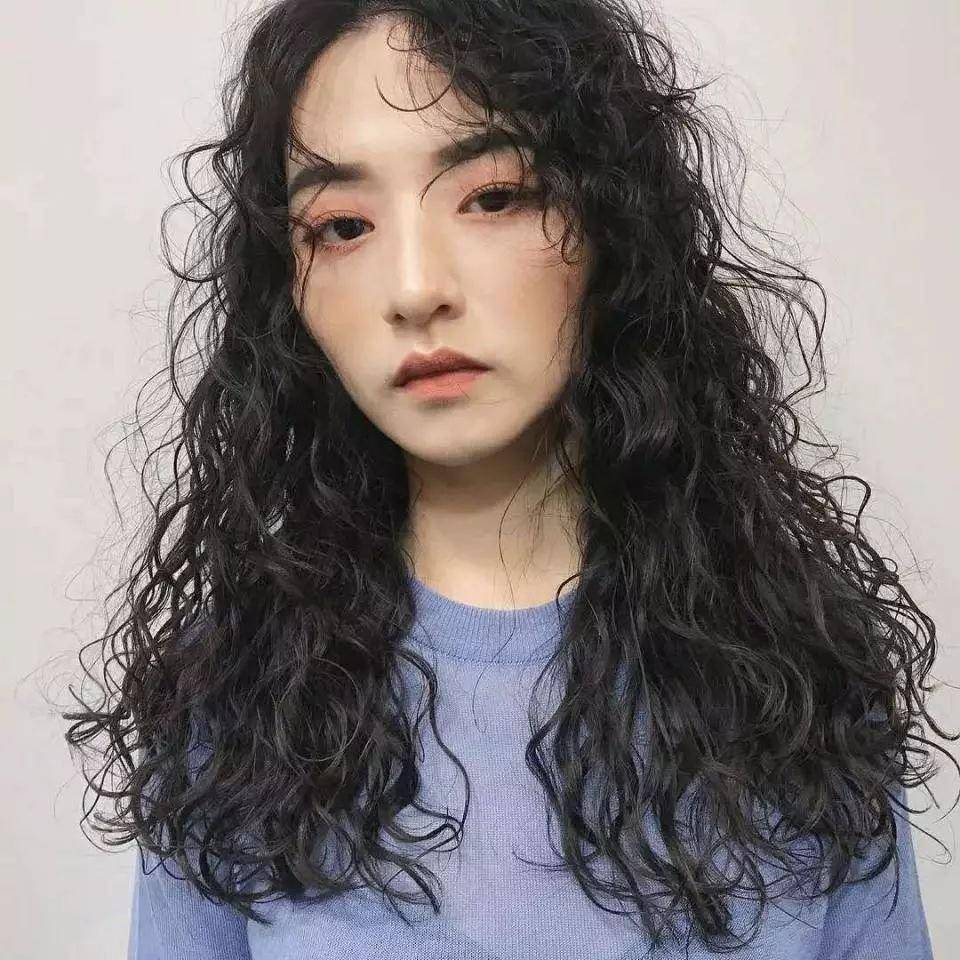 超乎想象的可爱:跟着泫雅学习秋冬潮流发型