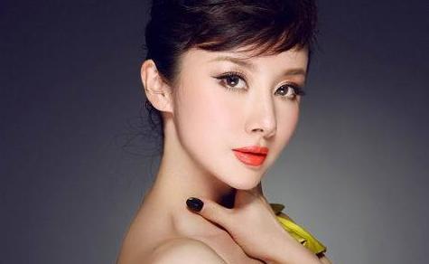 连摔三跤,“内地第一古典美女”的过往,辉煌而又坎坷