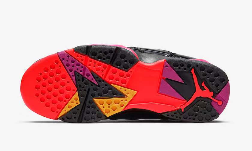 官图释出!Air Jordan 7 “Black Patent Leather”月底登场!