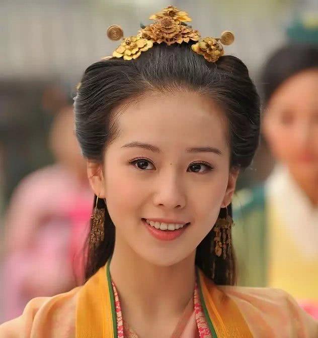 刘诗诗产后首现身,古风侧颜美极了,素颜女神不是吹的