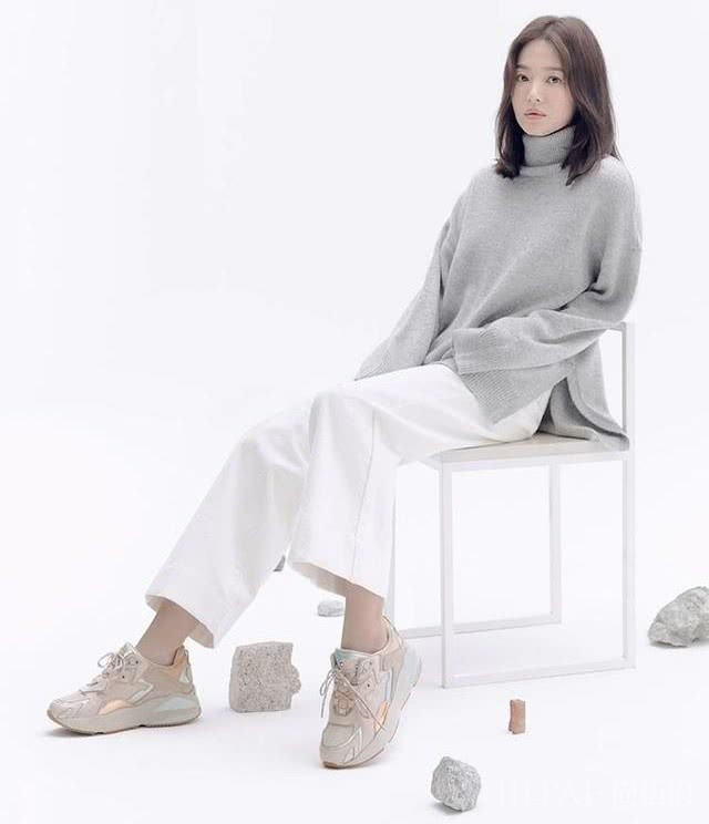 初秋穿什么好看还不烂街?学宋慧乔最新广告素颜清淡美