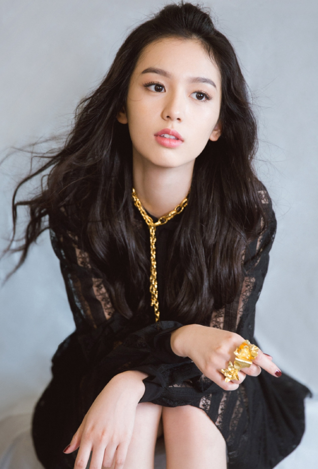 《少年的你》她演魏莱,当初看她牙痒痒,生活中却美成这样