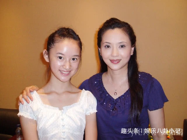 江南第一美女，为去世老公守寡10年，如今女儿长得比她还美