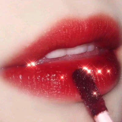 涂口红时千万不要直接抿,3个小妙招让你唇妆变好看