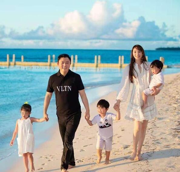 吴佩慈官宣怀上第四胎,晒万元护肤品,为领证进豪门会再拼第五胎