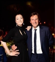 71岁老公把她宠上天!54岁巩俐甩开张艺谋阴霾,放飞自我变身小公主