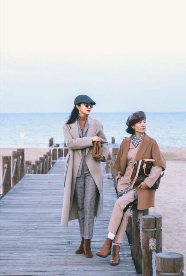 时尚博主三木母女又来种草了,妈妈精致女儿优雅,时髦耐看又养眼