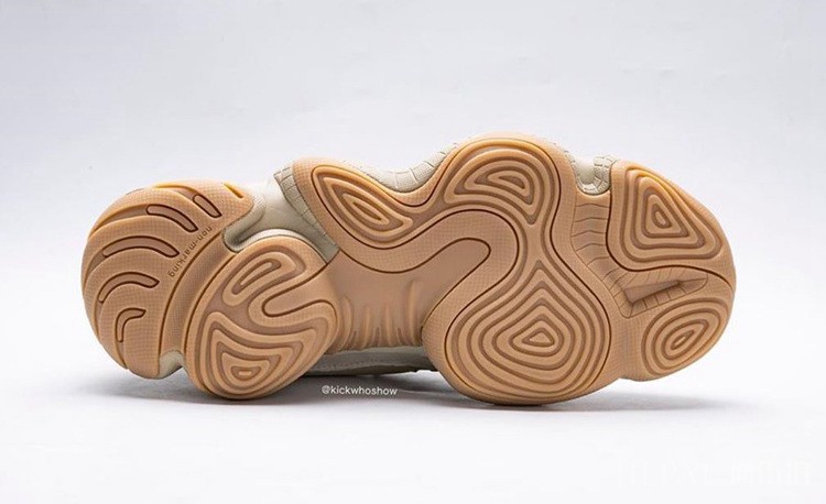 YEEZY 500强势更新,这次连鞋型也动!