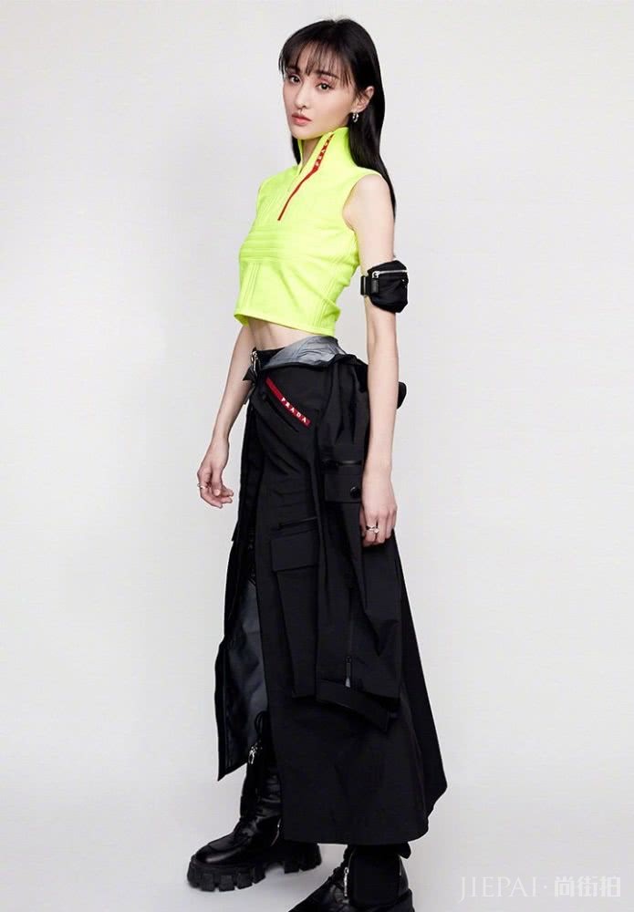 长胖了的程潇穿无袖背心撞衫郑爽,居然还一点不输!
