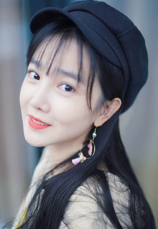 公开承认整容女星,陈小纭自曝整近十次,对比旧照如脱胎换骨