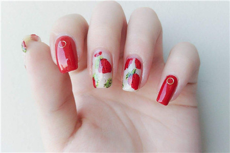 清新可爱的草莓美甲,简单自制教程