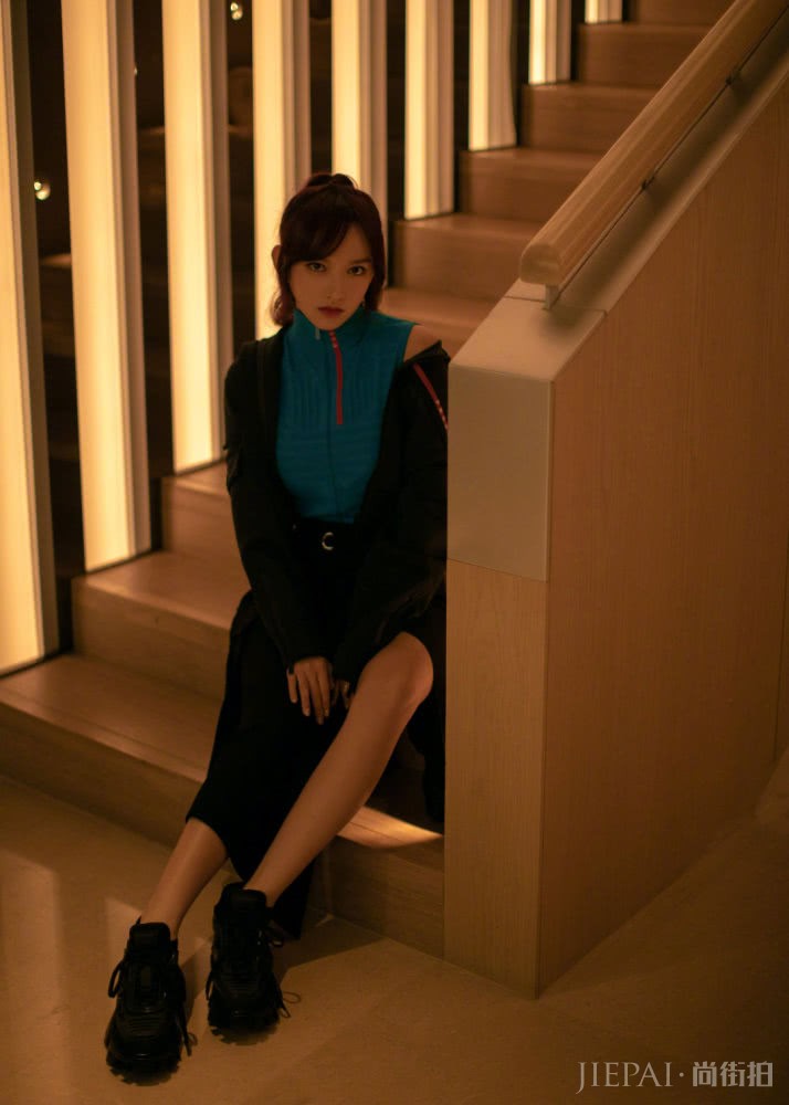 长胖了的程潇穿无袖背心撞衫郑爽,居然还一点不输!