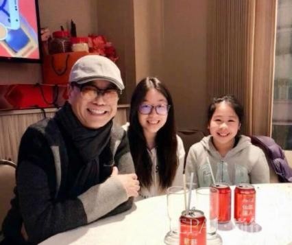 大明星娶了女粉丝,婚后发现老婆家产80亿,今被迫做“软饭男”