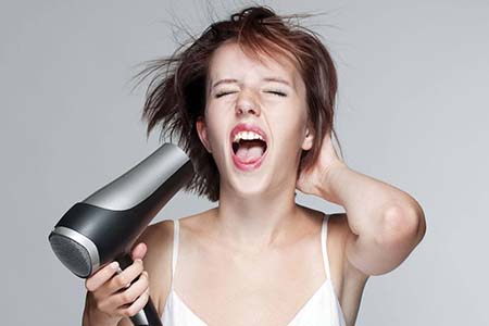 头发分叉很毛躁，这几个方法让你秀发靓丽又柔顺