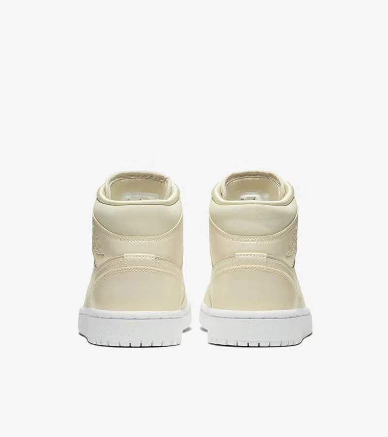 淡淡奶油黄!这款 Air Jordan 1 Mid Se 看起来太舒服啦!