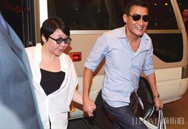 丑妻帅夫却从未有花边新闻的明星夫妻，他娶了自己的红颜知己