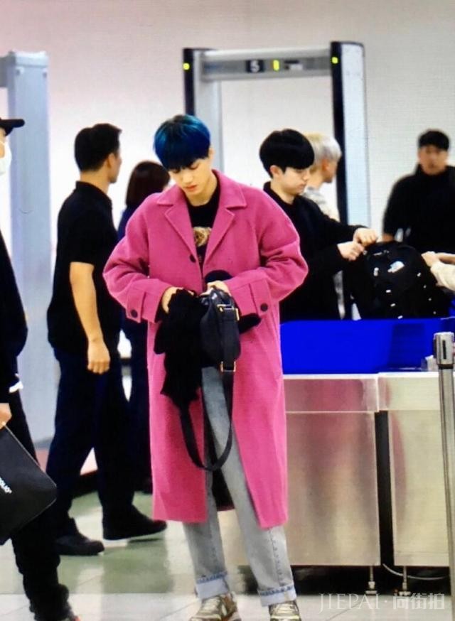 网暴又开始了？雪莉葬礼结束后，郑秀晶前男友穿了件衣服被骂