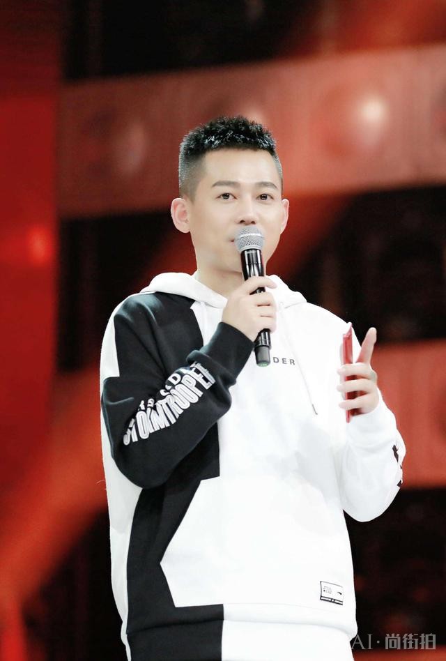 他曾是《快乐男声》亚军，却因女友殴打同届选手，惨遭公司雪藏