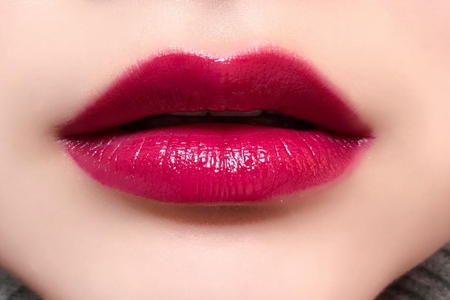 1564376666469964.jpg 超显白的口红怎么涂,避免粘杯粘牙的尴尬