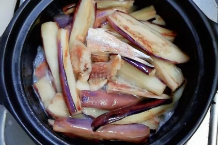 女性常吃茄子能减肥，拒绝油腻茄子可以这样做