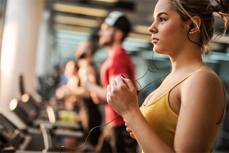 爱买、爱逛的女孩大多都很瘦,这就是有氧和无氧的结合性运动