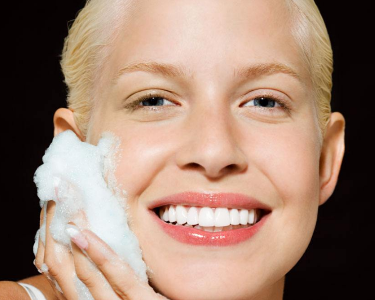 给40岁女人的逆龄建议：护肤三要，穿搭两不要，拒做“大妈”