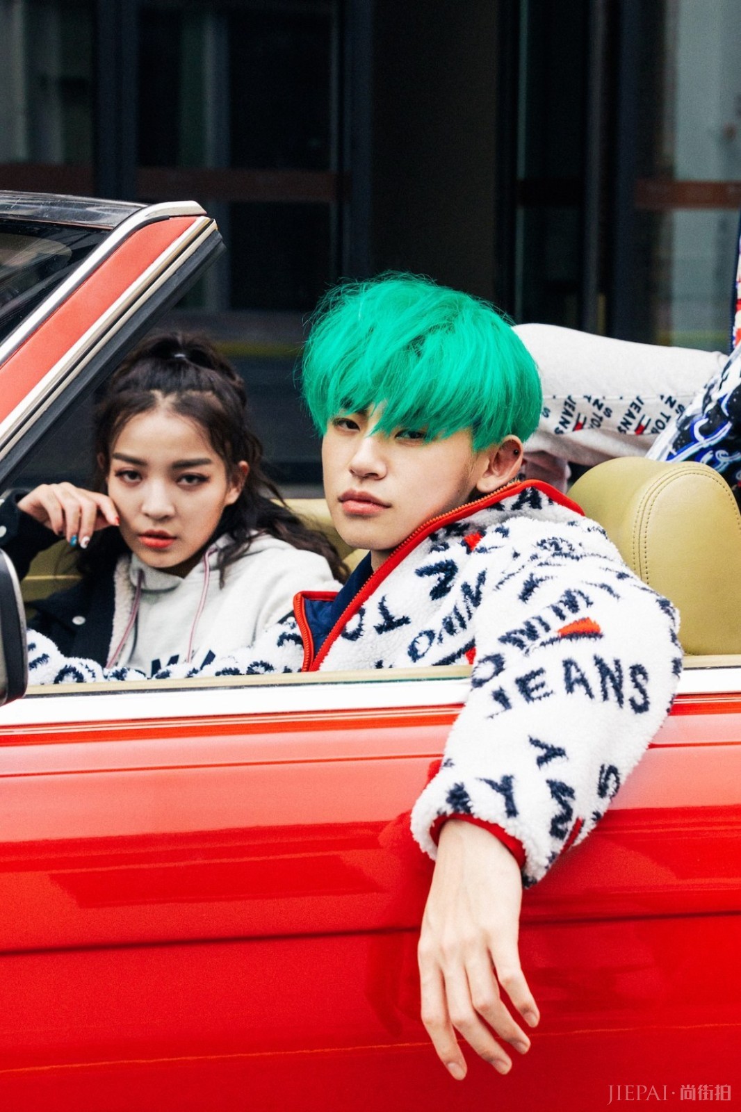 小鬼-王琳凯、VaVa演绎,Tommy Jeans最新单品感受下?!