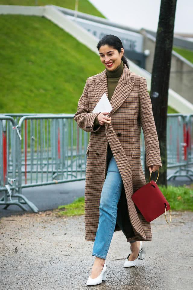 30岁女人买包包就选这3种“百搭色”,简约高级又百搭!