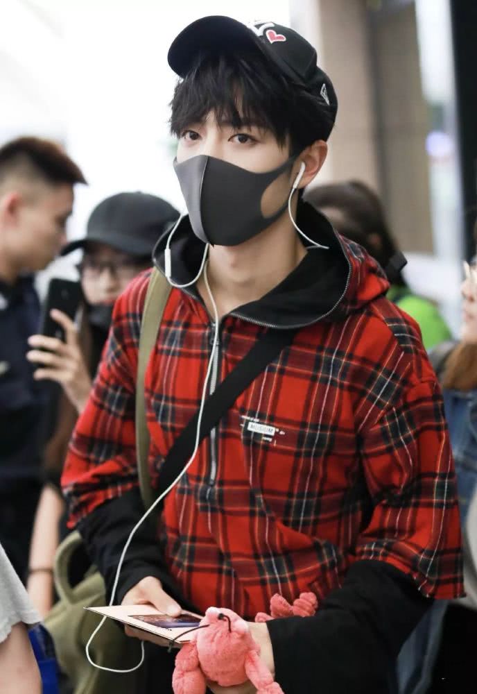 郑爽颜值变化有点大?江疏影的西装“借给”了这么多人