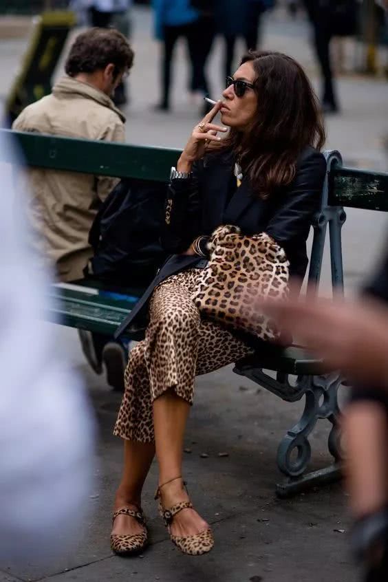 别再说155小个子不好买衣服,GET这5种穿搭超显高