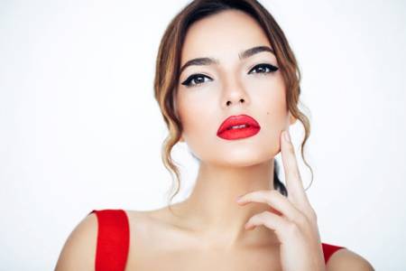 口红要涂好,睡前保湿千万不能少