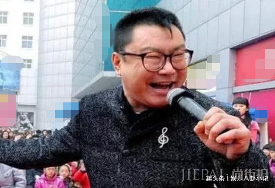 50岁歌手尹相杰近况,小20岁女友早已离去,今靠街头卖唱为生