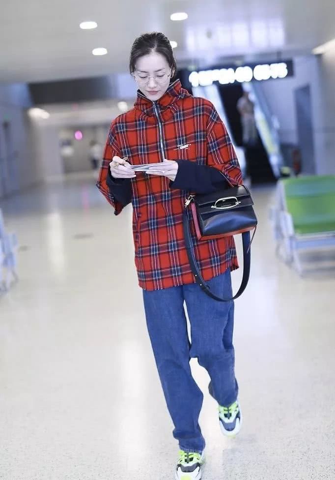 郑爽颜值变化有点大?江疏影的西装“借给”了这么多人