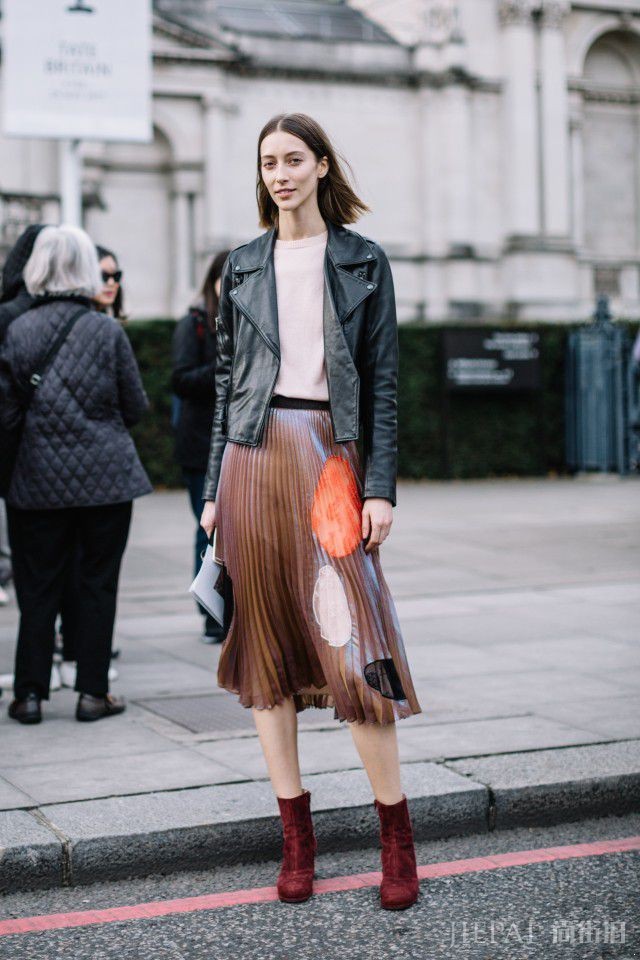 1569726566133213.jpeg 秋天裙子怎么搭配,这样搭配好看又保暖,很实用