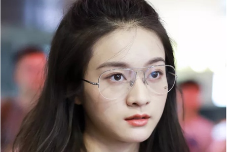 眼镜妆三个小诀窍,让近视女生也能够美得精致