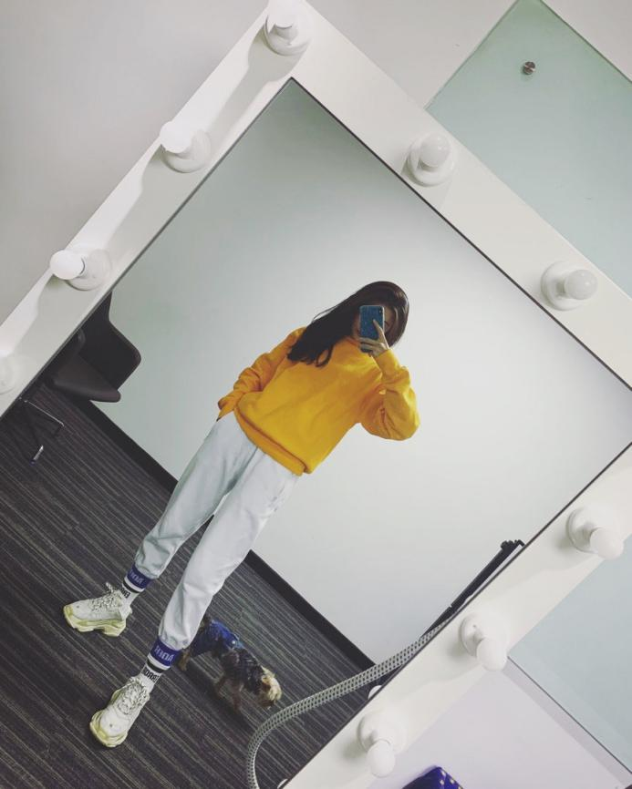 95后中戏长腿校花生活照曝光，网友评论夸赞气质好