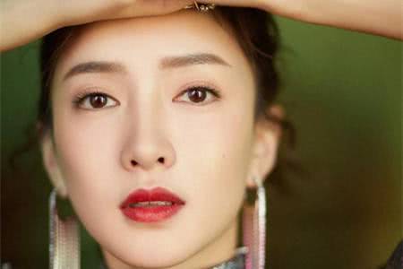 圣诞妆容这样画,街头女生你最美