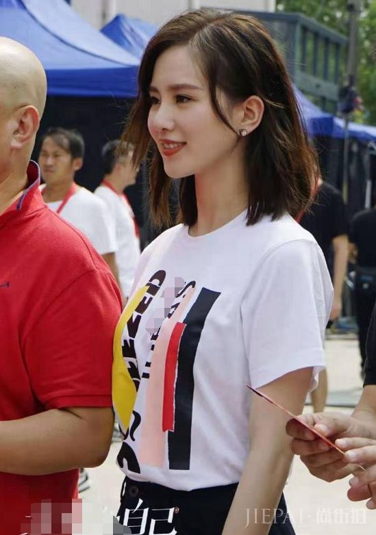 刘诗诗换微卷烫发女人味十足,比生孩子前还美