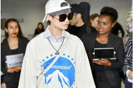 短发女生选择染发颜色，看李宇春就知道流行发色了