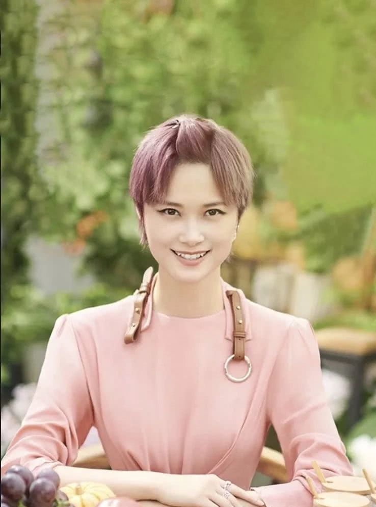 郑爽颜值变化有点大?江疏影的西装“借给”了这么多人