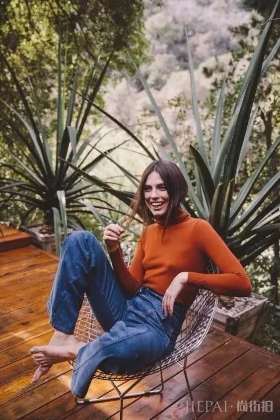 焦糖色这么好看,配什么颜色显白还高级?