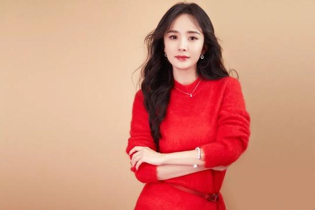 明星穿中国红谁最帅？肖战成儒雅公子，王一博炫酷，张艺兴最大胆