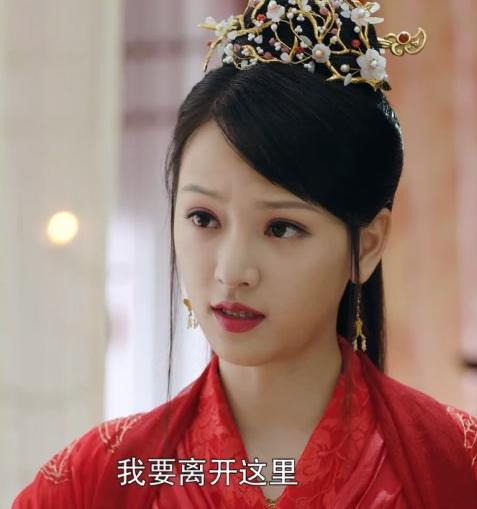 武大校花黄灿灿近照谁认得出来?求求女神安心拍写真,可别拍戏了