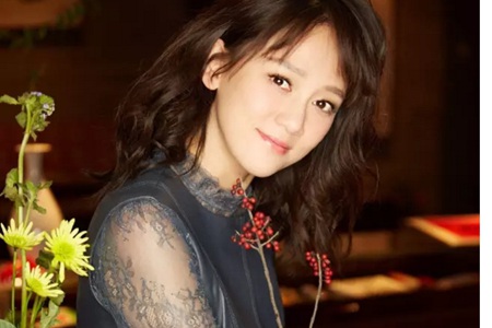 1561092593119286.jpg 连陈乔恩都剪掉了长卷发,减龄齐肩发怎么扎都好看