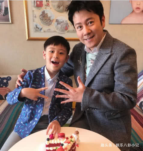 上过21次春晚,拒绝那英追求娶圈外美女,儿子颜值比他高