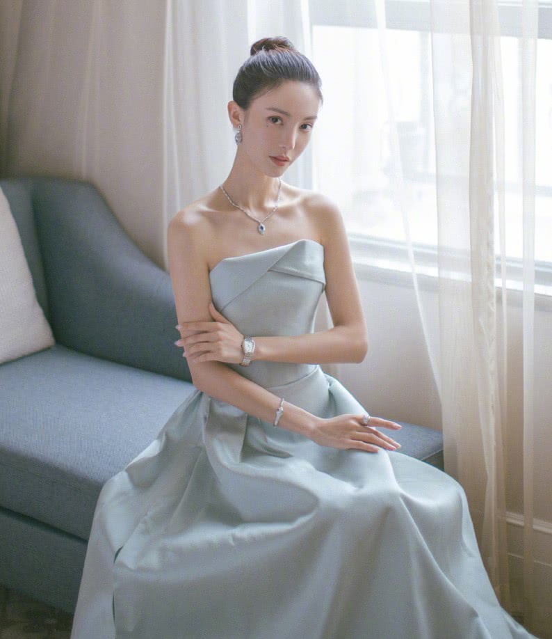金晨的裤子有多短?口袋多出一指长,谁知道穿后真的超级显腿细