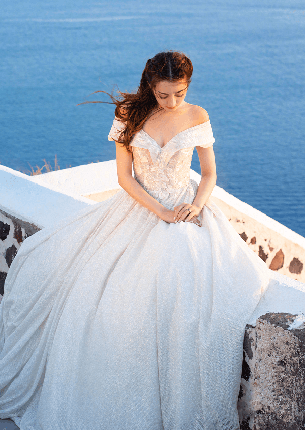 迪丽热巴现身韩国走秀，穿衣风格变化明显，颜值获韩媒高度肯定